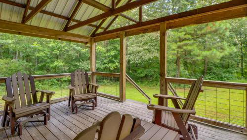 Serene and Secluded Alabama Cabin with Covered Deck! - Foto 2