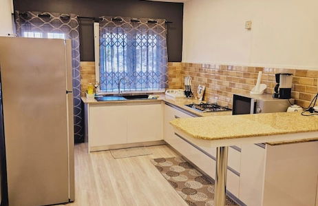 Captivating 3-bed Apartment in Flic en Flac - Photo 10