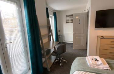 Blackberry House - Sleeps 6 with Parking and Netflix TV - Foto 20