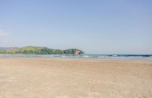 Casa dos Pássaros na areia a 20m da Praia da Baleia com 3 suítes e 1 dorm com ar condicionado, wifi, smart tv, cozinha completa e churrasqueira - Foto 73