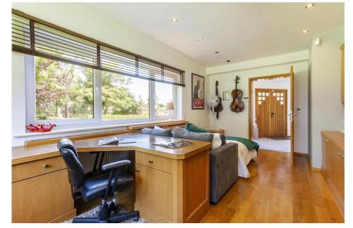 Sleeps10/18-parking-garden-pool-hottub-balcony - Foto 7