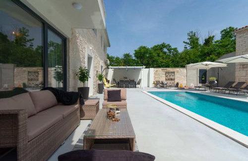 Designer Villa Simone - Modern & Heritage Style with Office - Foto 23