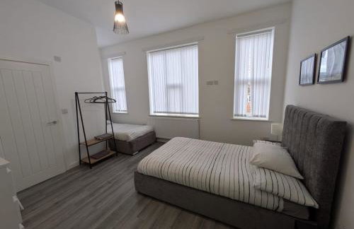 6 bedroom 6 Ensuite 1 min to M6 Jct 9 15 min to Bham - Foto 18