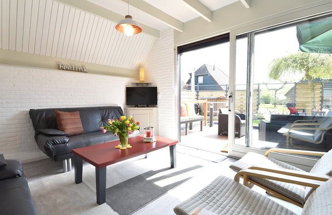 Snug Holiday Home in Herkingen with Hot Tub in Garden - Foto 9
