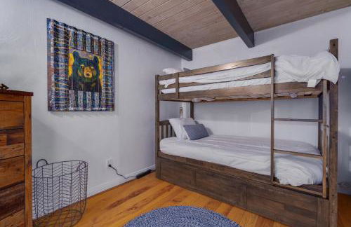 Hot Tub-EV-Kid Friendly-Arcade Game-BBQ-Fire Pit - Photo 25