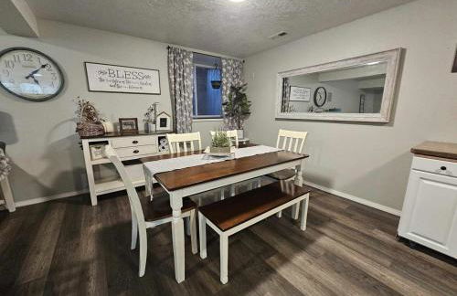 Centrally Located 1500 SqFt Private Guest Suite with Hot Tub - Foto 7