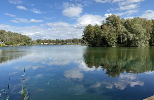 LuxeHaven at Tattershall Lakes Park with Hot Tub - Foto 20