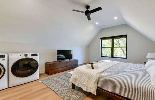 Tranquil Lakefront Carriage House with Dock - Foto 11