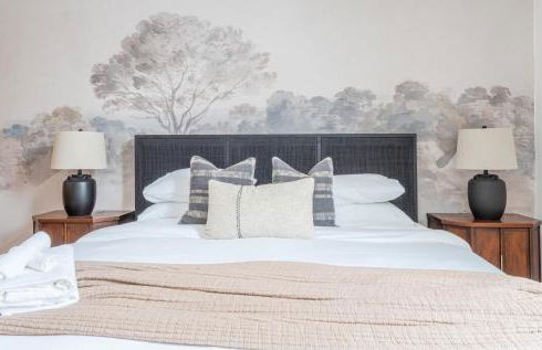 8BR Luxury Maplewood Manor, Hot Tub & Fire Pit - Foto 18