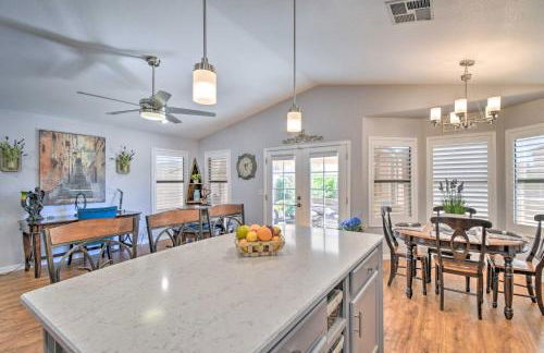 Patio and Grilling Station Family Home in Glendale - Foto 15