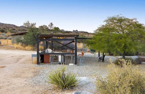 Jackalope Junction-Pool, Hot Tub, Fire Pit, BBQ & Desert Views! home - Foto 28