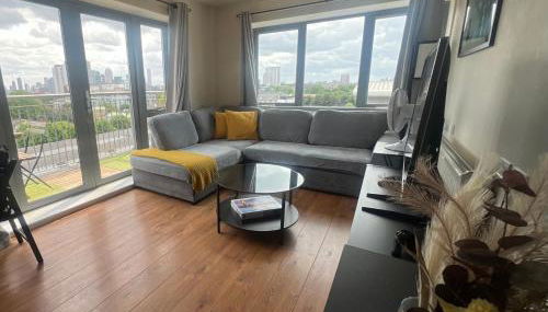 Sunset Heights Bright 2BR with City Views and Free Parking - Foto 2