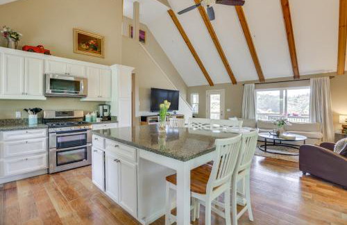 Hot Tub and Balcony Rainbow Retreat Near Wineries! - Foto 8