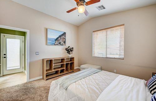 Luxury 6 BR Home Large Pool & Spa with Grassy Yard - Photo 8