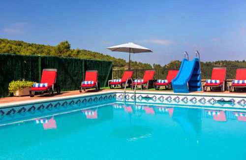 8 to 10 Sleeps Private Pool Villa & BBQ Near Barcelona - Foto 5