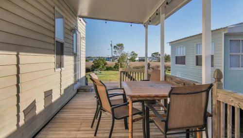 Surf City 2BR Model Home with Pool and Boat Ramp Access - Foto 2