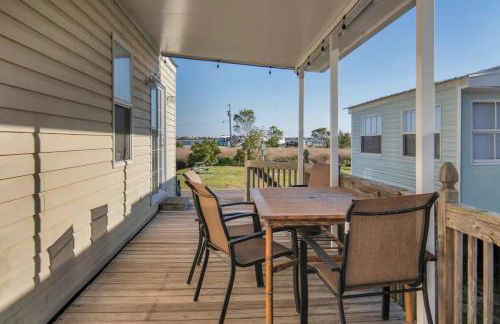 Surf City 2BR Model Home with Pool and Boat Ramp Access - Foto 2