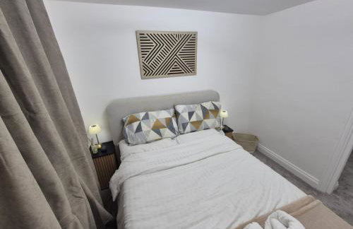 Stylish 1 BR Apartment Near Heathrow - Photo 8