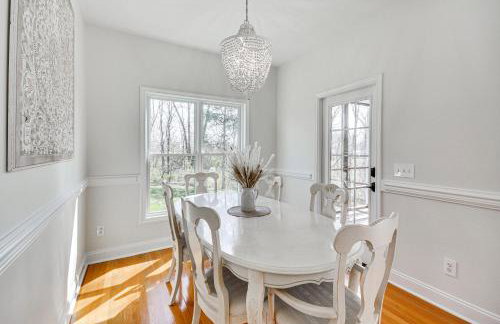 Bright and Elegant Home in High Point with Deck! - Foto 9