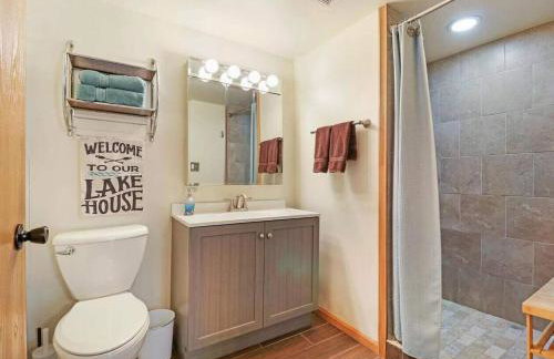 Gorgeous Nautical Lake House Chain O' Lakes with Hot Tub Option - Foto 18