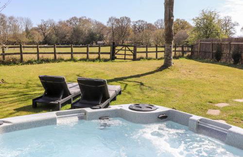 Pheasant Lodge - Photo 2