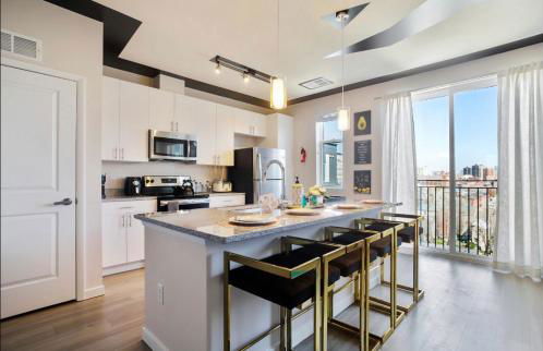 Lux Penthouse Skyline, Views Gym , Free Parking & Wifi - Photo 11