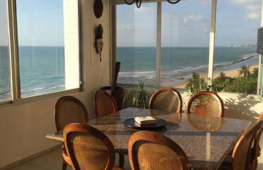 Extraordinary Seafront Apartment - Photo 10