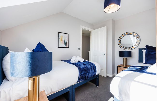 Large 4 Bed Townhouse in Uxbridge Sleeps 9 - Foto 3