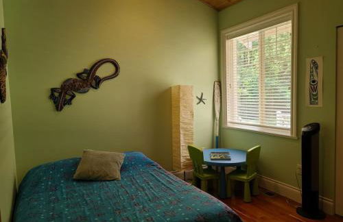 Expansive Dual-Kitchen Retreat - Foto 15