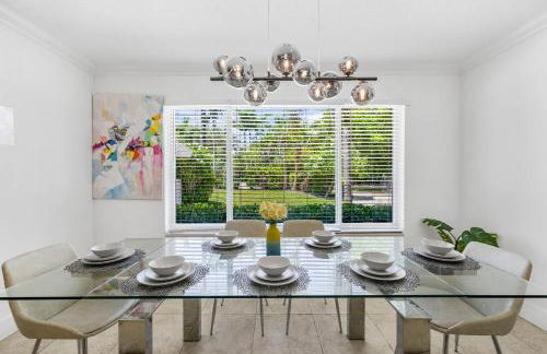 Spacious Miami Home with Private Pool & Parking - Foto 23