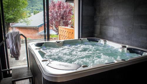 Chalet Hygge Saint Lary - gîtes de standing en coeur de village des Pyrénées - Foto 3