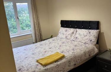 Peaceful 3 bedroom house close to Newcross hospital Wolverhampton - Photo 15