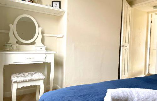 The Racecourse - Quaint Victorian Home With Free Parking - Foto 29