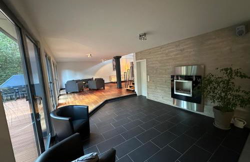 Design-Ferienhaus mit Garten, Kino & 5 Schlafzimmern - Foto 1