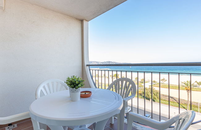 Apartment in Castelló d'Empúries with garden and terrace - Photo 5