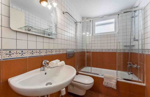 4 Bedroom Villa with Jacuzzi, heated Swimmingpool, front Ocean and view ! - Foto 3