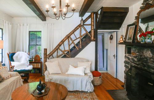 Authentic 1912 Adirondack Lake Camp with Fire Pit - Foto 3