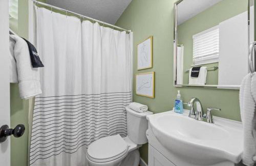 Stylish 3BR 2BA House Minutes from PCB - Book now - Foto 12