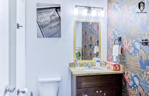 The Stallion #106 - Walk to Museums, Luxe Loft with free gated parking - Foto 20