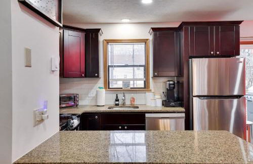 Hot tub - Game Loft & Arcade - 2 King Beds - Pet Friendly - Foto 24