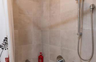 High Rise Retreat w City Skyline Views Shared Gym - Photo 34