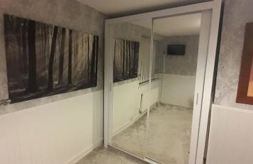 Ladbury House in Walsall near M6, Walsall Uni and Hospital, with free parking and easy access to Birmingham city centre and West Bromwich, only 20 mins to NEC and Birmingham airport, 15 mins to Villa Park, Great for contractors! - Foto 37