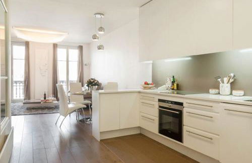 Two Bedroom Luxury Apartment - Balcony with View of Notre Dame - Foto 27