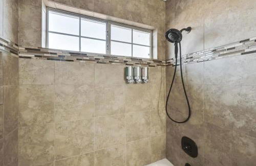 Luxury Home w Hot Tub near DFW Airport - Photo 28