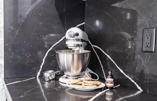 Unique Townhome with AC Garage Patio - Foto 10