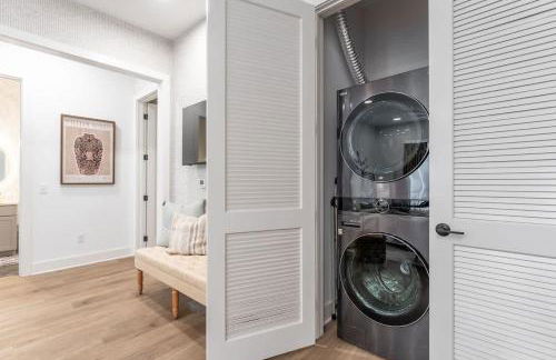 Here You Come Again by Stay Local Nashville - Foto 17