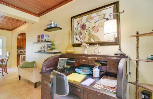 Riverfront Getaway with Hot Tub and Game Room! - Foto 17