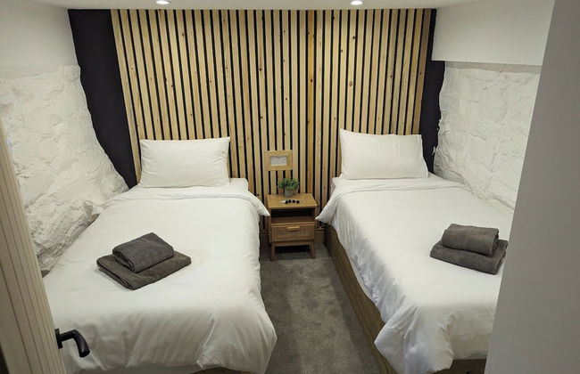 Lodge House - Photo 2