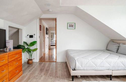 NEW! Family-Friendly Getaway -1 Mi to Dtwn Salem w Roof Deck & Tiki Bar - Foto 42