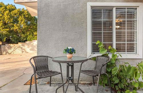 Echo Park Spacious Two-Bedroom Apartment with Private Yard and Parking - Foto 19